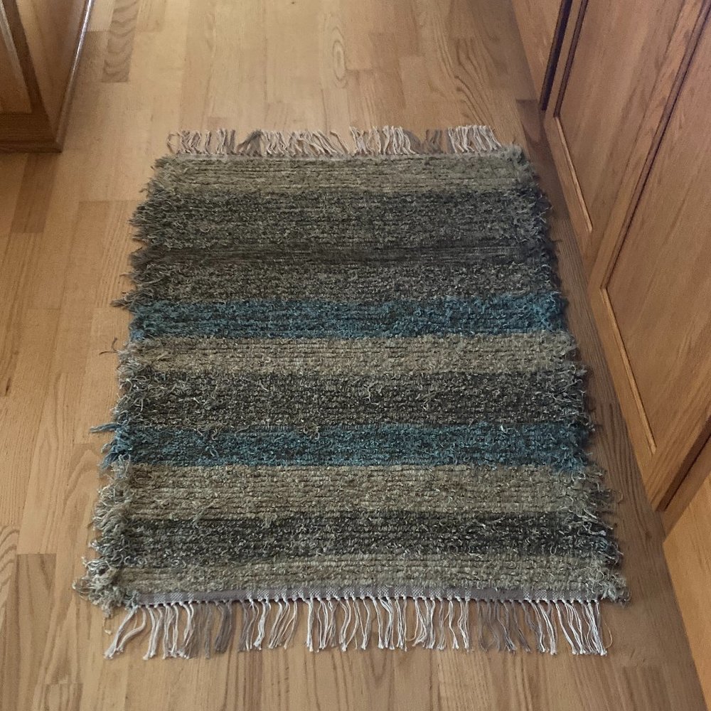 Throw Rug - Picture 5 of 16